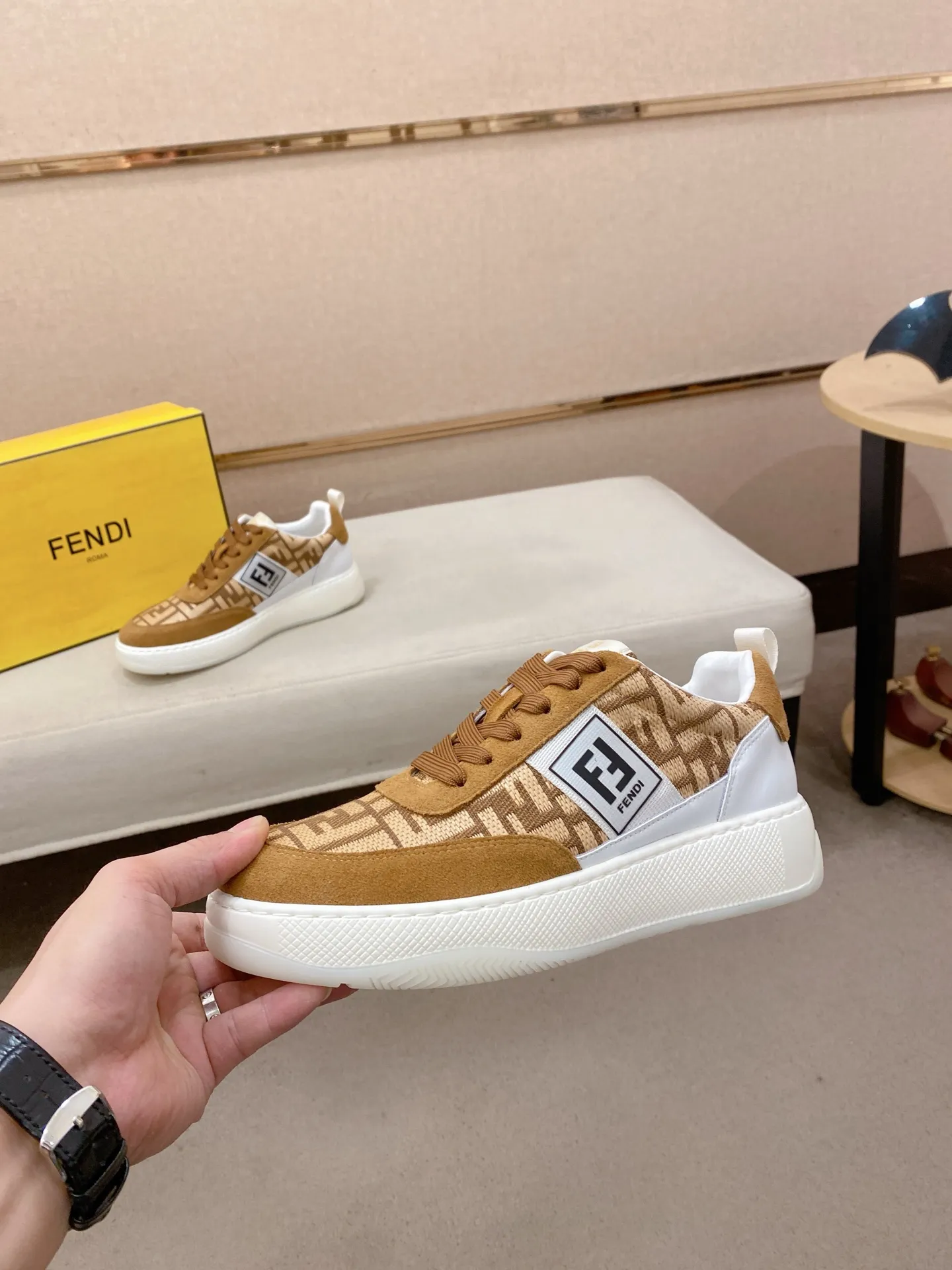 Men's shoes 💰 440💰 (fendi) New style 👊🏻 upper 🇮🇹 imported cowhide fabric 🇩🇪 lining imported sheepskin lining. The original outsole is molded to highlight the identity of every man, and the upper foot is elegant and stable🚶🏻🚶🏻The high-end custom counters reproduce the original version📯No matter the wind or rain, the shoe last remains unchanged and can withstand the verification of time🔍️,🔵 Size: 38-44